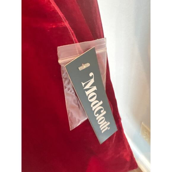 ModCloth Crushed Red Velvet Suspender Skater Skirt Red Holiday Women's Small NWT - Picture 5 of 6